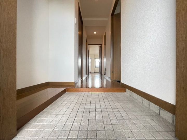 アビタシオン橋本Ⅱの玄関