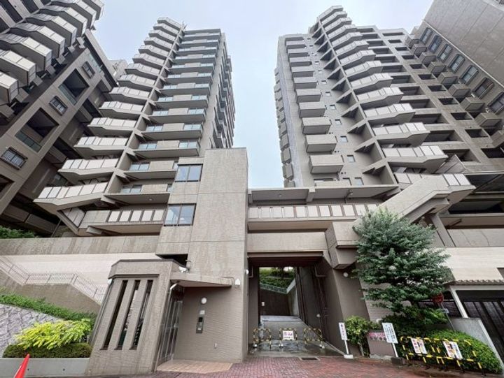 ファミールハイツ緑地公園の外観