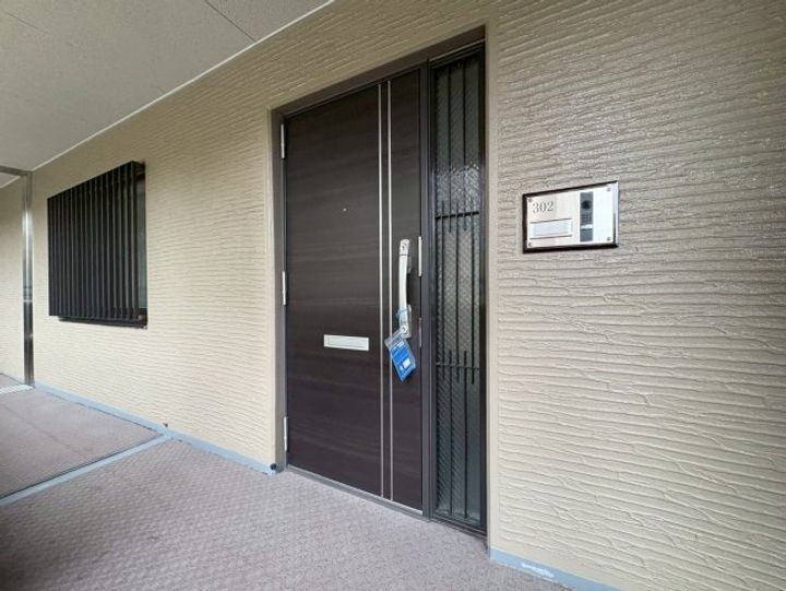 ファミールハイツ緑地公園の玄関