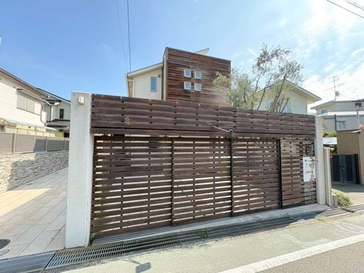 大阪府吹田市千里山西5丁目(一戸建)の賃貸物件の外観