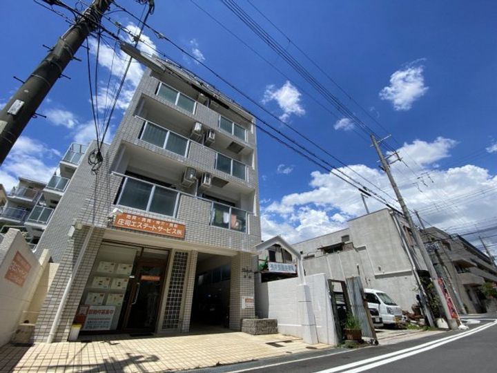 ジュネス本山の外観