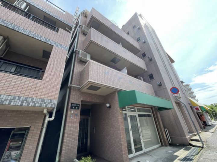 エクセレント坂田の外観