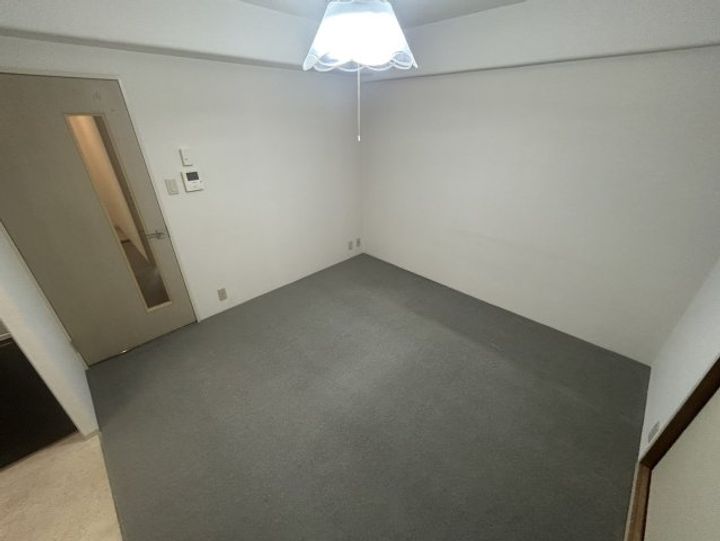 明石土山駅前スカイハイツB棟508の居間