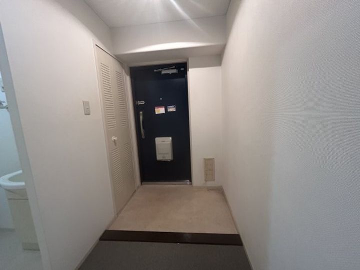 明石土山駅前スカイハイツB棟508の玄関