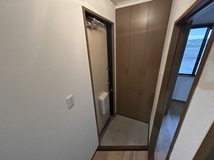 フローラルコートの玄関