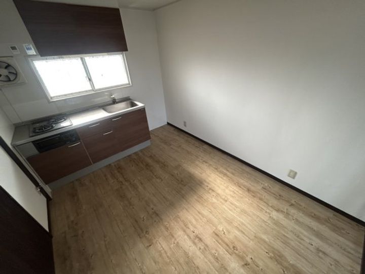 ロイヤルコーポ吉田の居間