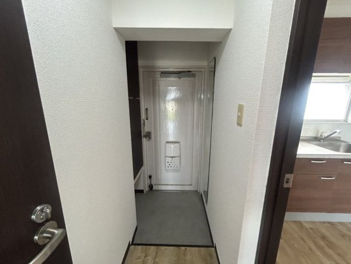 ロイヤルコーポ吉田の玄関