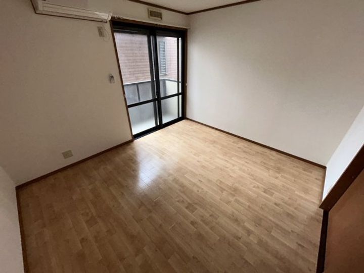 ジュネスの居間