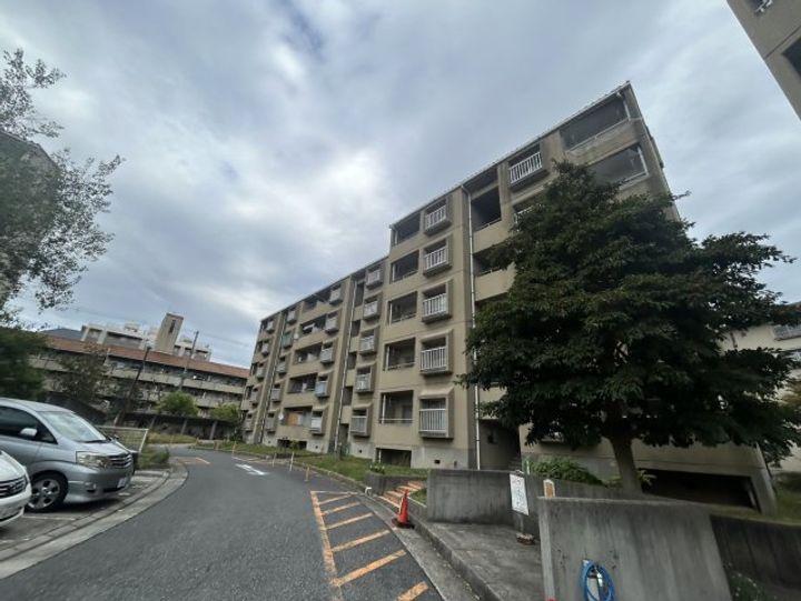 明石貴崎鉄筋住宅5号棟の外観