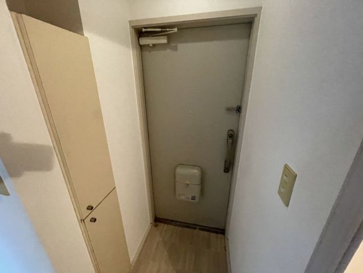 シャトレー須磨201の玄関