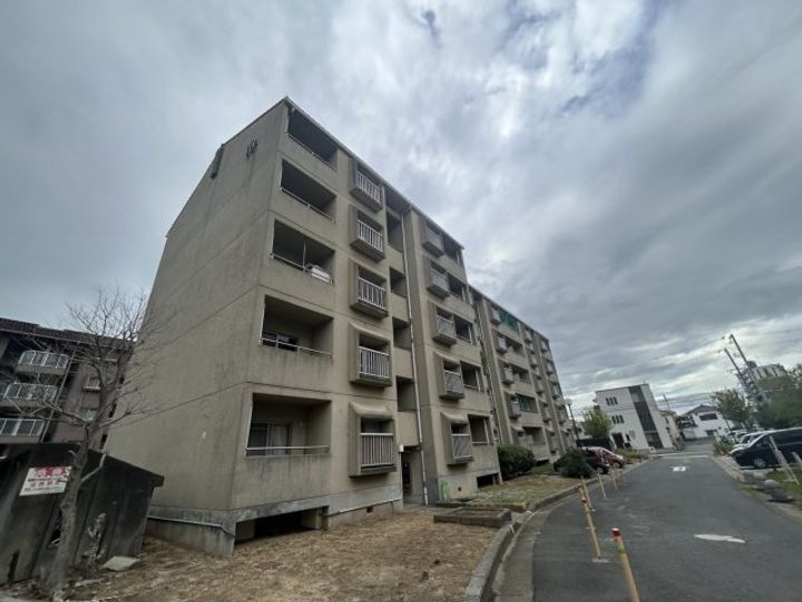 明石貴崎鉄筋住宅5号棟の外観