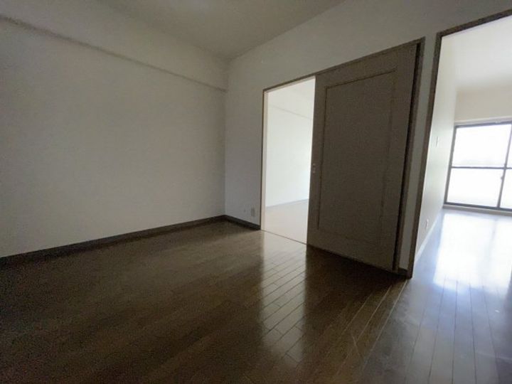 ケイズ本山の居間
