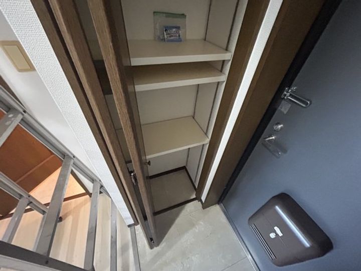 ルームズ学園北町の玄関