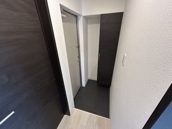 ジーメゾン平磯201の玄関