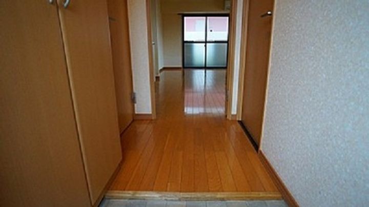 バルパレー曙202の玄関