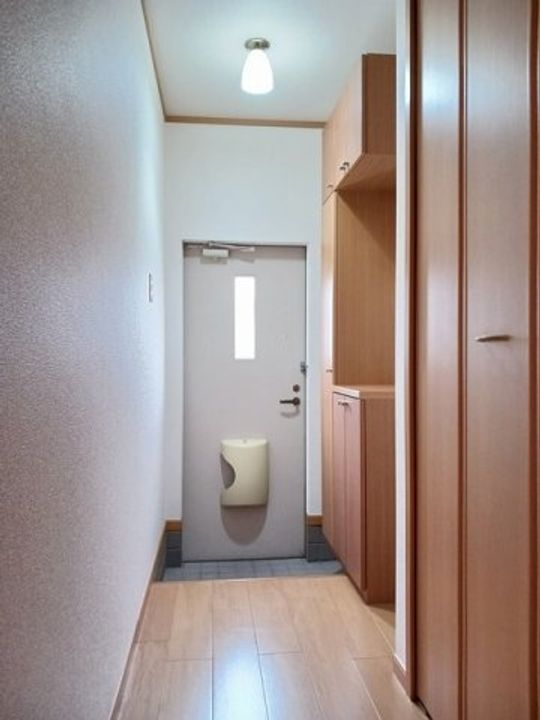 ハピネス Bの玄関
