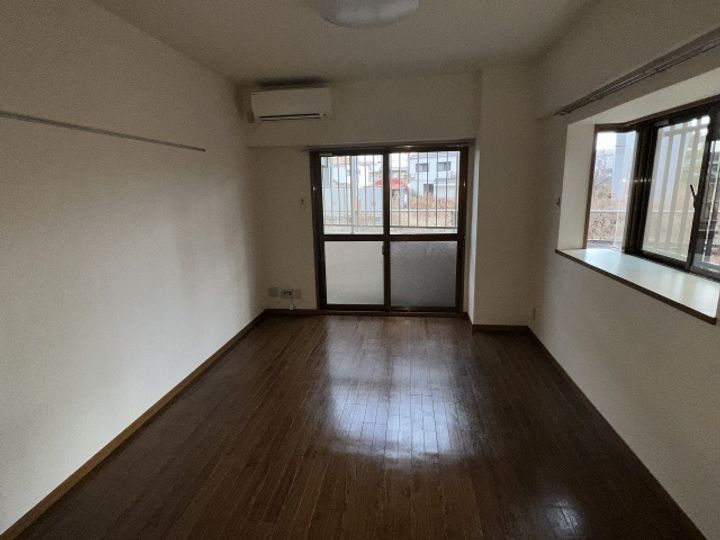 ルナ国体町の居間