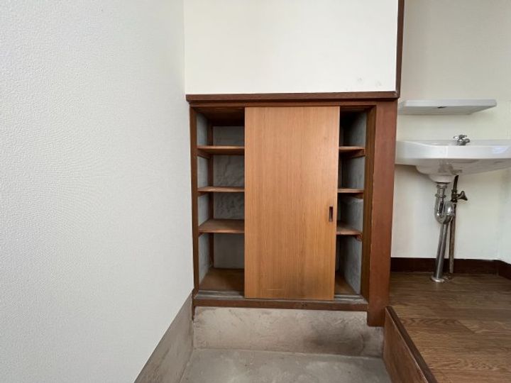 十日市中町ハイツの玄関