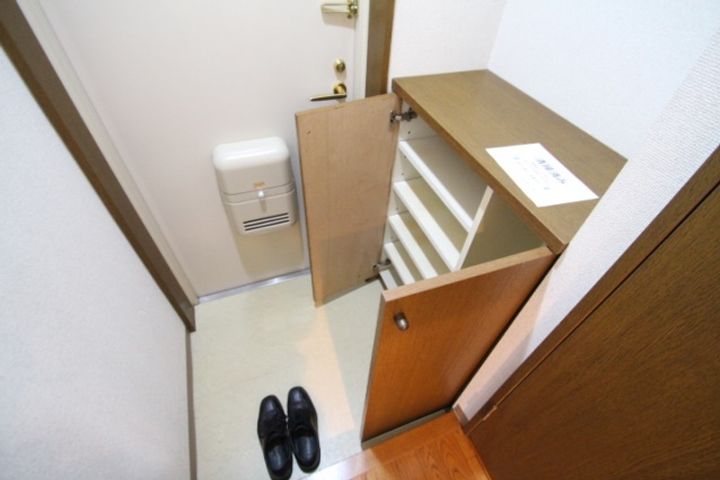 アンブシュール京橋の玄関