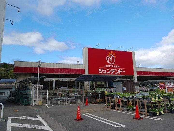 ベントルナータ Bの周辺