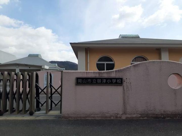 ベントルナータ Bの周辺