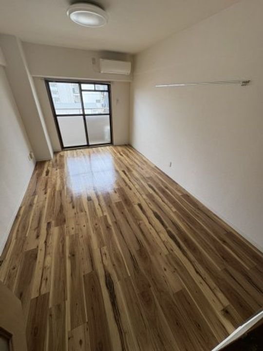 アレグリア内山下の居間