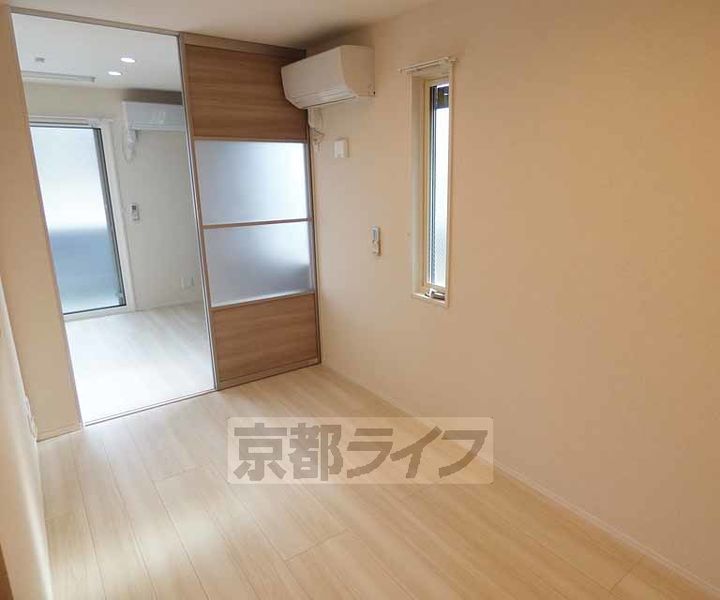 京都府京都市右京区嵯峨天龍寺今堀町の賃貸アパートの居間