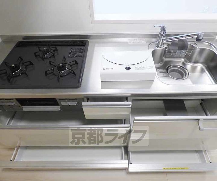 京都府京都市右京区嵯峨天龍寺今堀町の賃貸アパートのキッチン