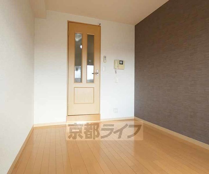 京都府京都市南区唐橋川久保町の賃貸マンションの居間