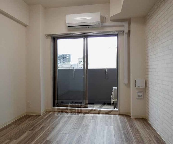 京都府京都市南区吉祥院定成町の賃貸マンションの居間