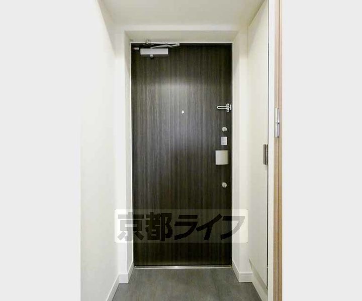 京都府京都市南区吉祥院定成町の賃貸マンションの玄関