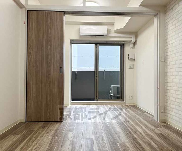 京都府京都市南区吉祥院定成町の賃貸マンションの居間