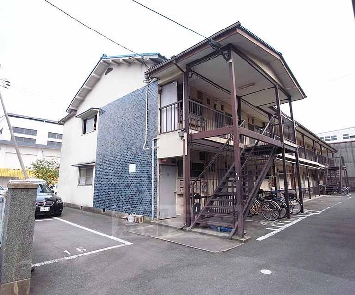 京都府京都市伏見区横大路下三栖南郷の賃貸アパートの外観