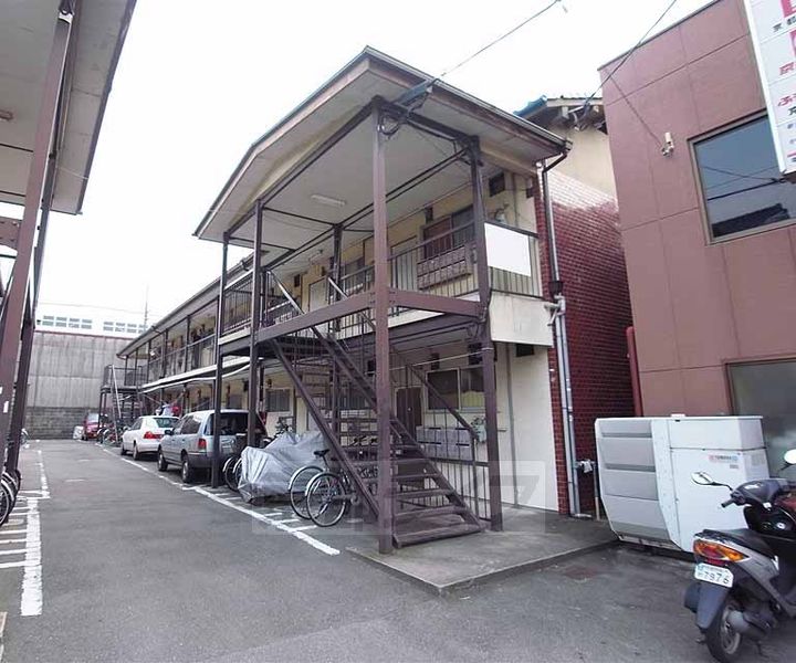 京都府京都市伏見区横大路下三栖南郷の賃貸アパートの外観