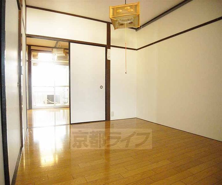 京都府京都市伏見区横大路下三栖南郷の賃貸アパートの居間