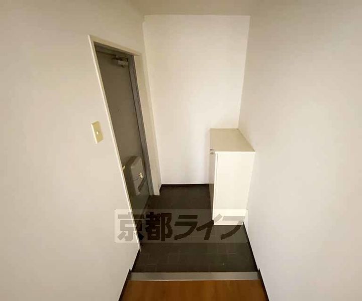 京都府京都市右京区常盤山下町の賃貸マンションの玄関