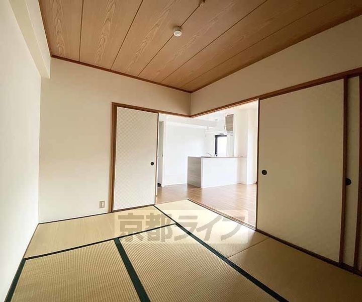 京都府京都市右京区常盤山下町の賃貸マンションの寝室