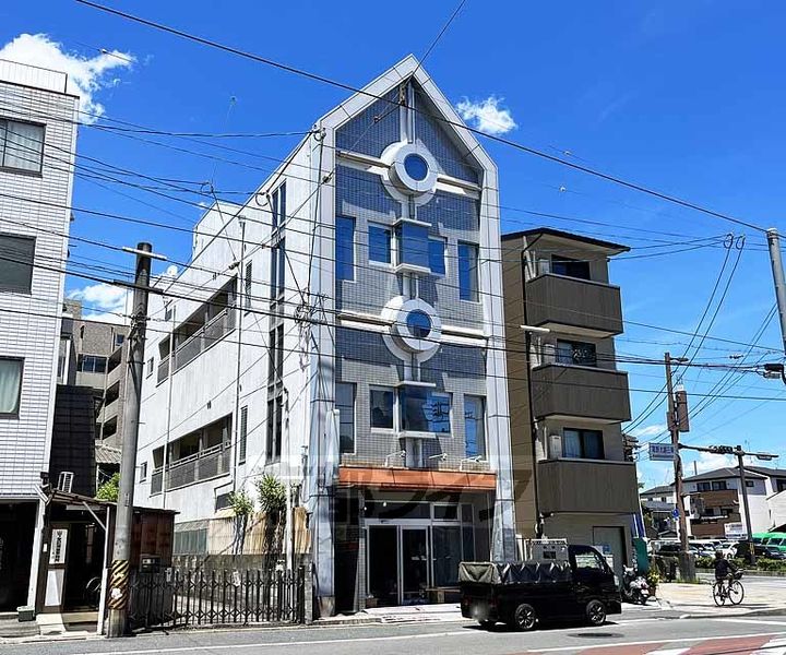 京都府京都市右京区山ノ内西八反田町の賃貸マンションの外観