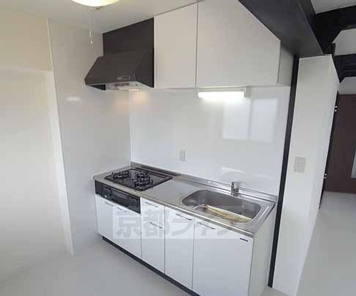 京都府京都市右京区山ノ内西八反田町の賃貸マンションのキッチン