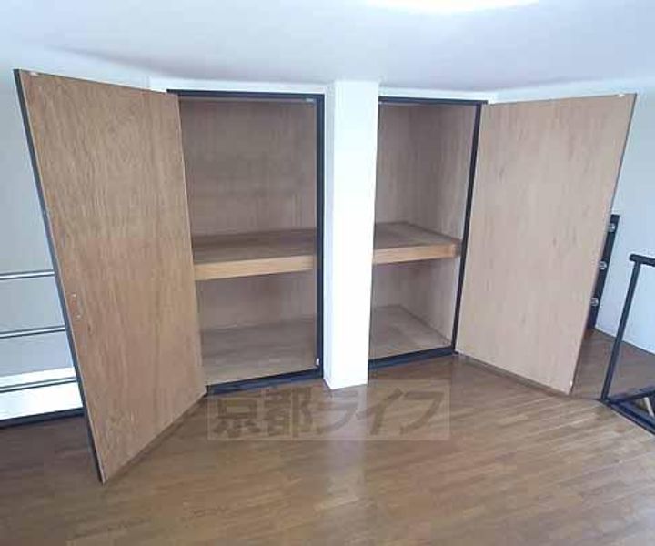 京都府京都市右京区山ノ内西八反田町の賃貸マンションの内装