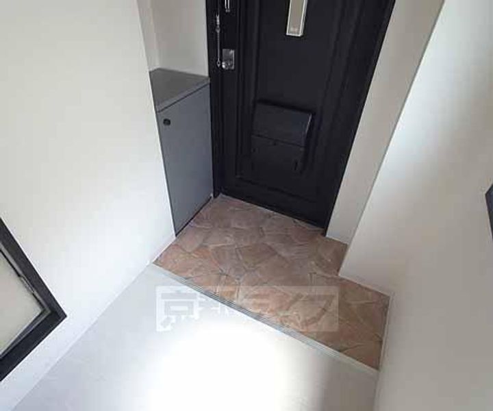 京都府京都市右京区山ノ内西八反田町の賃貸マンションの玄関