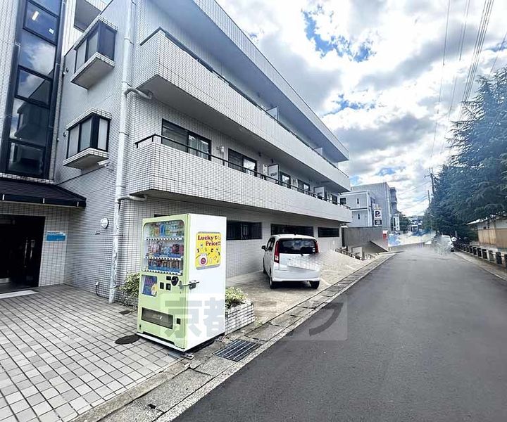 京都府京都市右京区西京極午塚町の賃貸マンションの外観