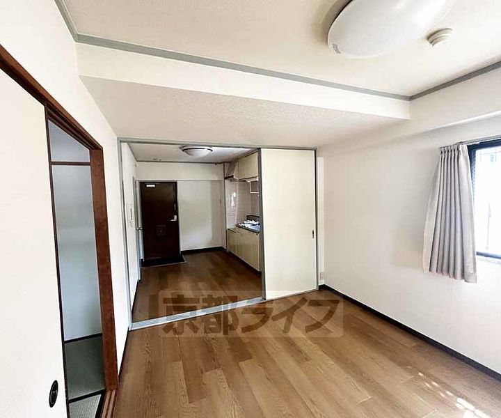 京都府京都市右京区西京極午塚町の賃貸マンションの寝室