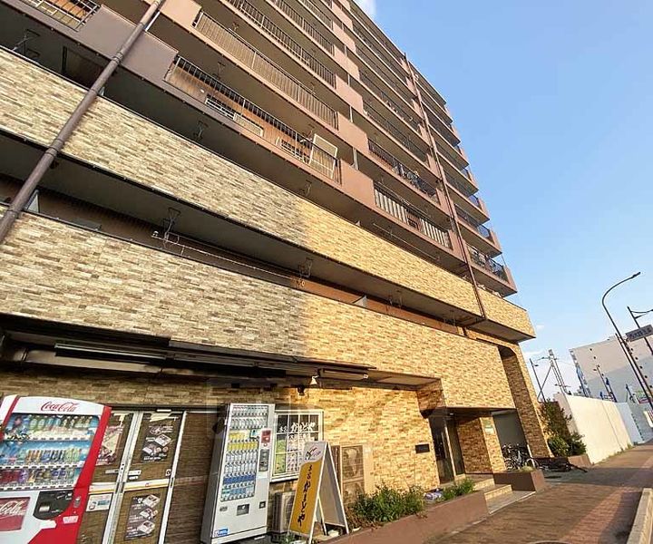 京都府京都市右京区西院高田町の賃貸マンションの外観