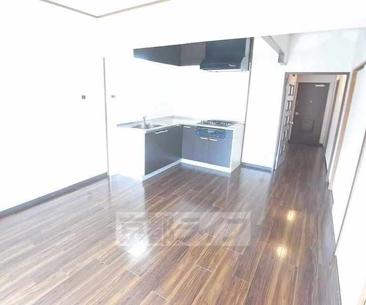 パルテ西京極の居間