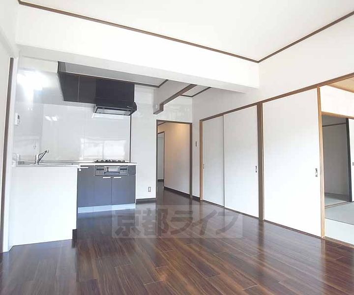 パルテ西京極の居間