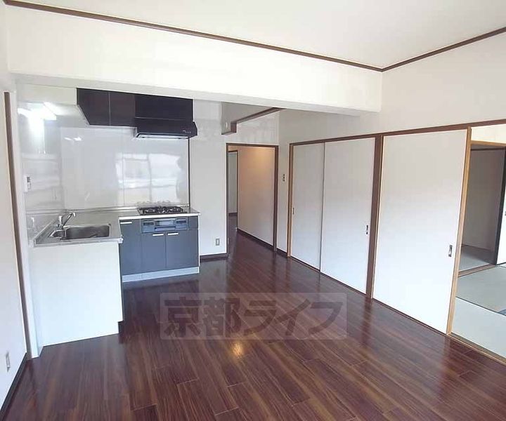 パルテ西京極の居間