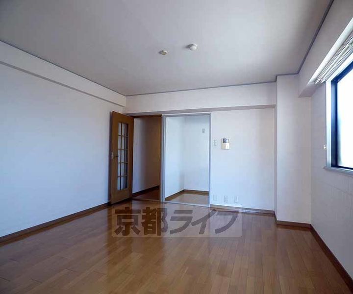 京都府京都市中京区杉屋町の賃貸マンションの居間
