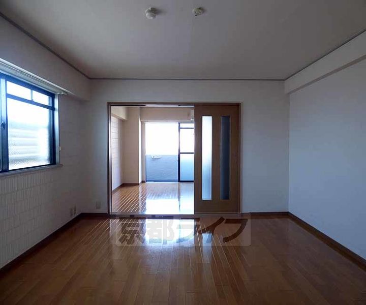 京都府京都市中京区杉屋町の賃貸マンションの居間