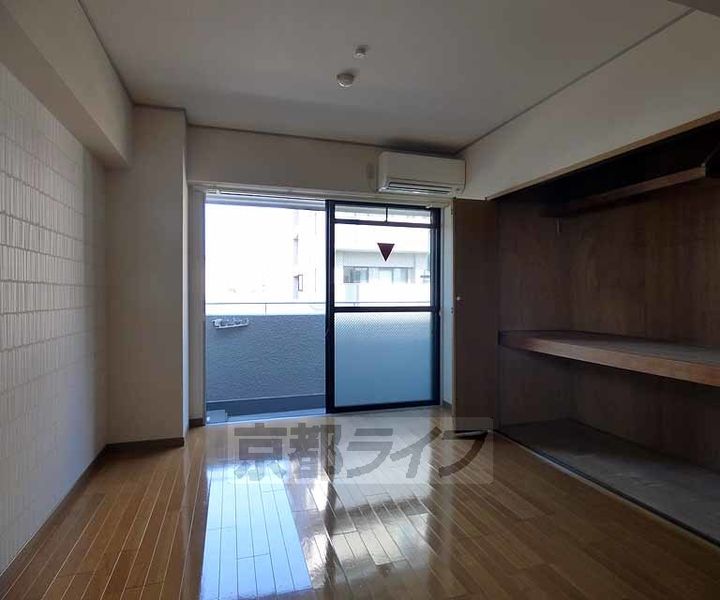 京都府京都市中京区杉屋町の賃貸マンションの居間